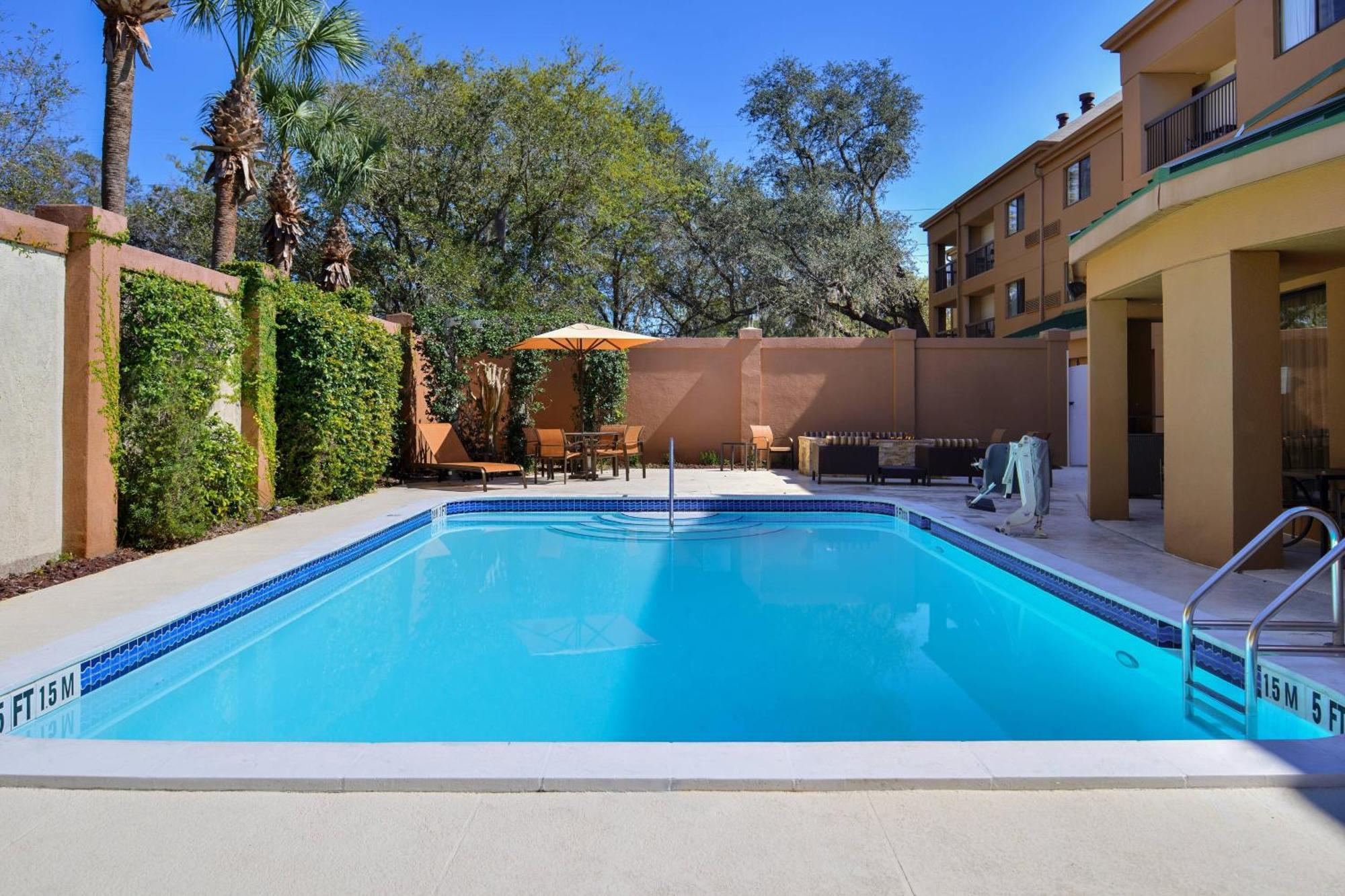 Courtyard Tampa North / I-75 Fletcher Екстериор снимка
