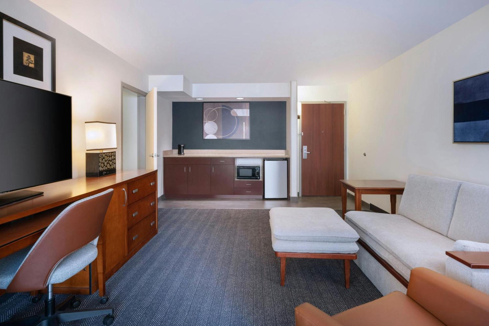 Courtyard Tampa North / I-75 Fletcher Екстериор снимка