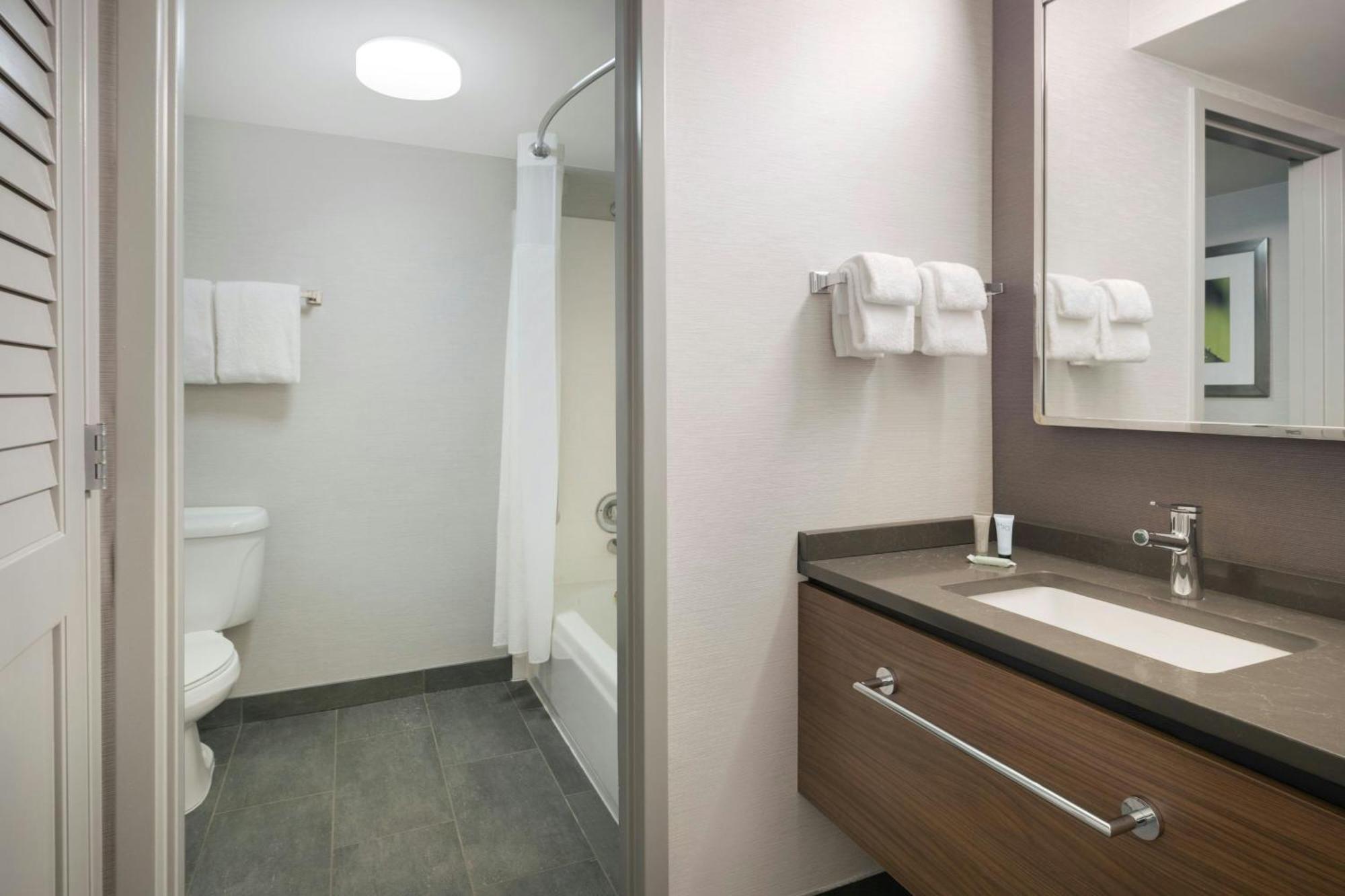 Courtyard Tampa North / I-75 Fletcher Екстериор снимка