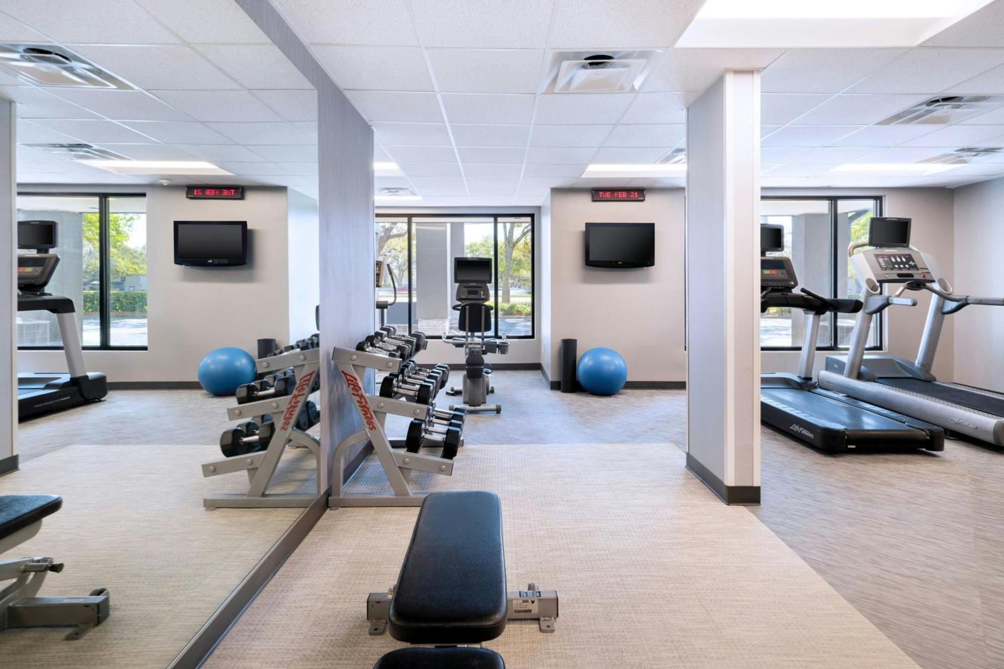 Courtyard Tampa North / I-75 Fletcher Екстериор снимка