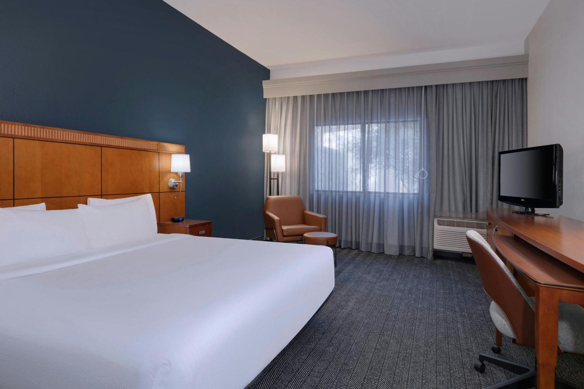 Courtyard Tampa North / I-75 Fletcher Екстериор снимка