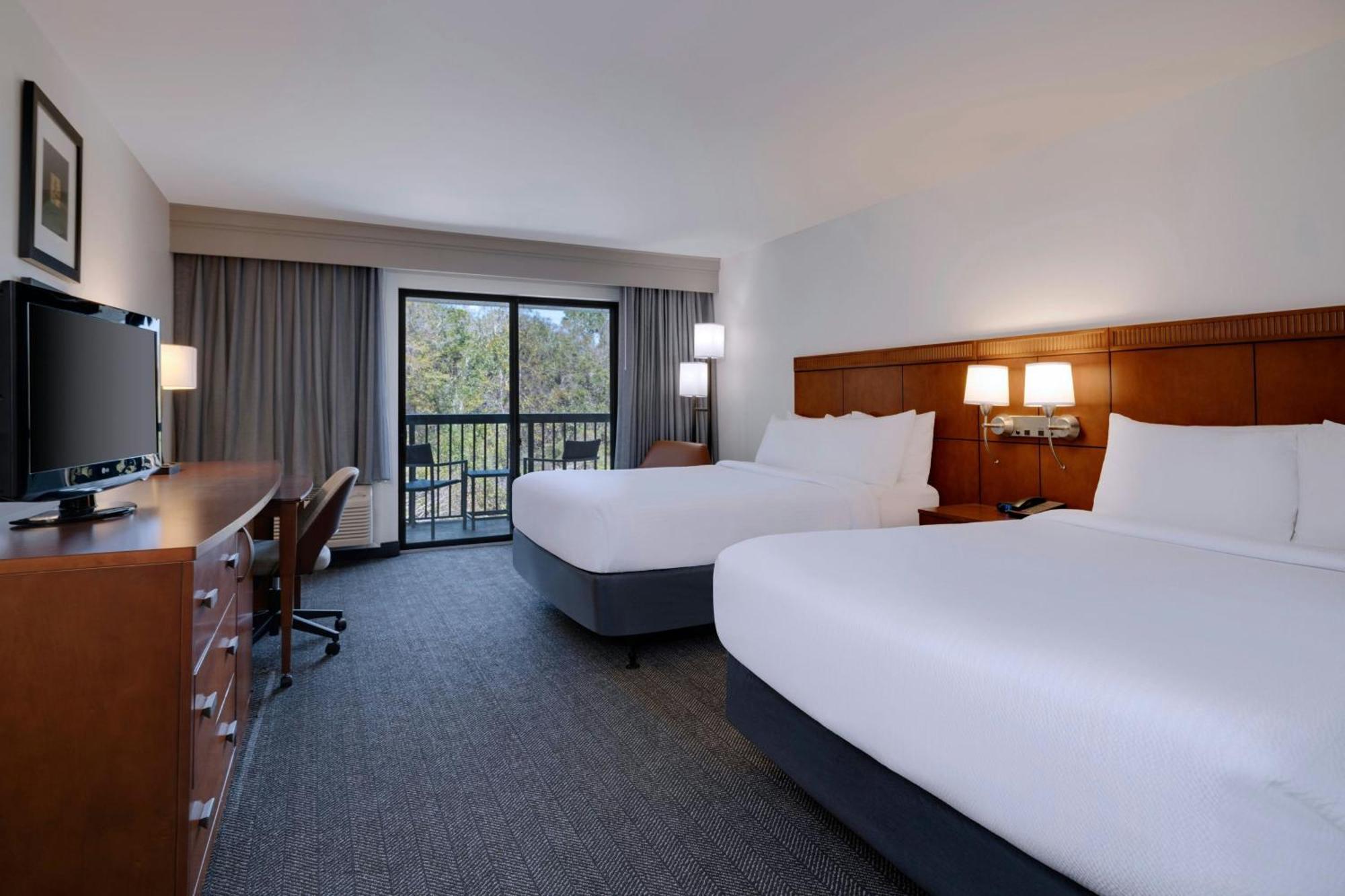 Courtyard Tampa North / I-75 Fletcher Екстериор снимка