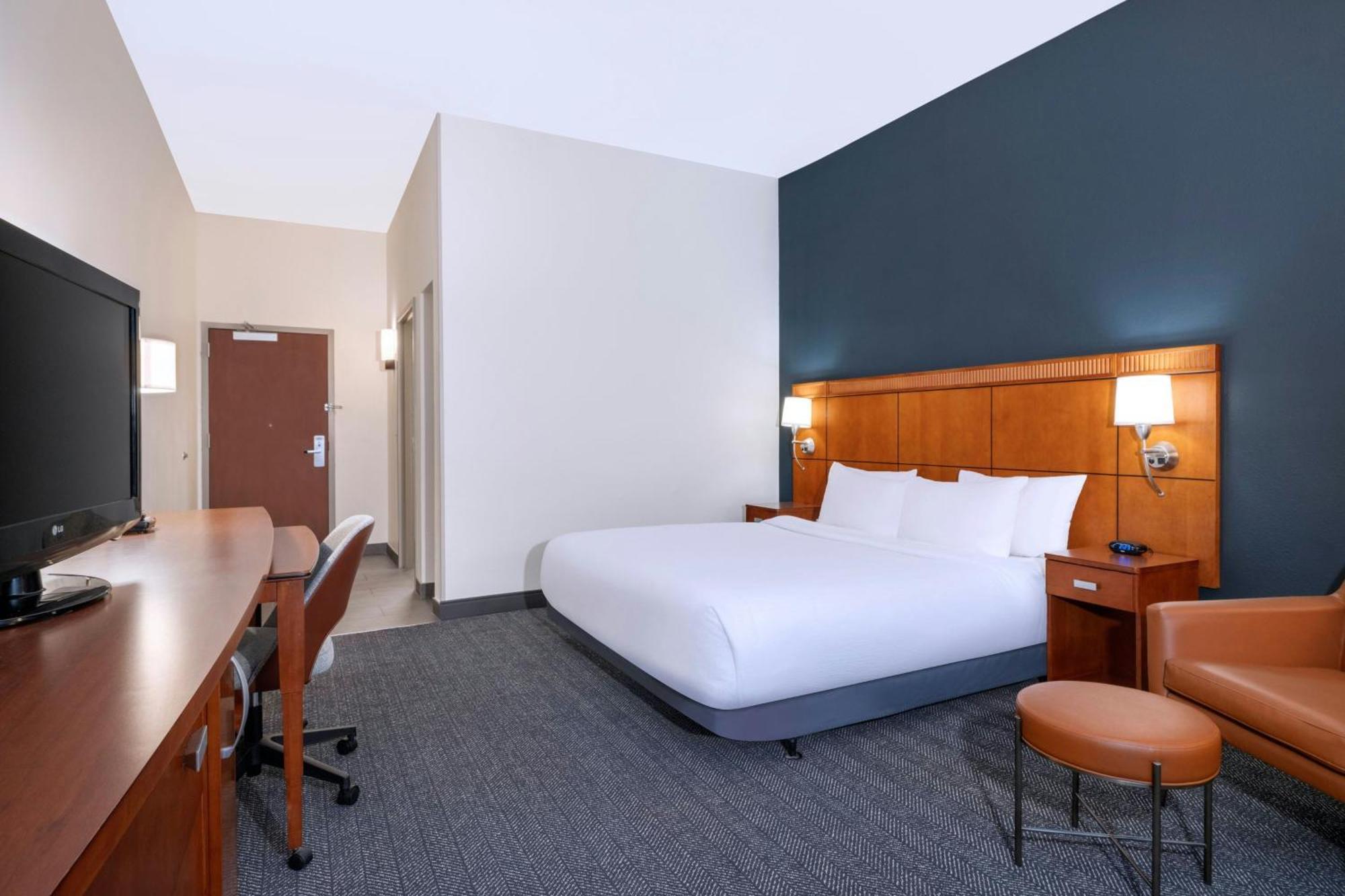 Courtyard Tampa North / I-75 Fletcher Екстериор снимка