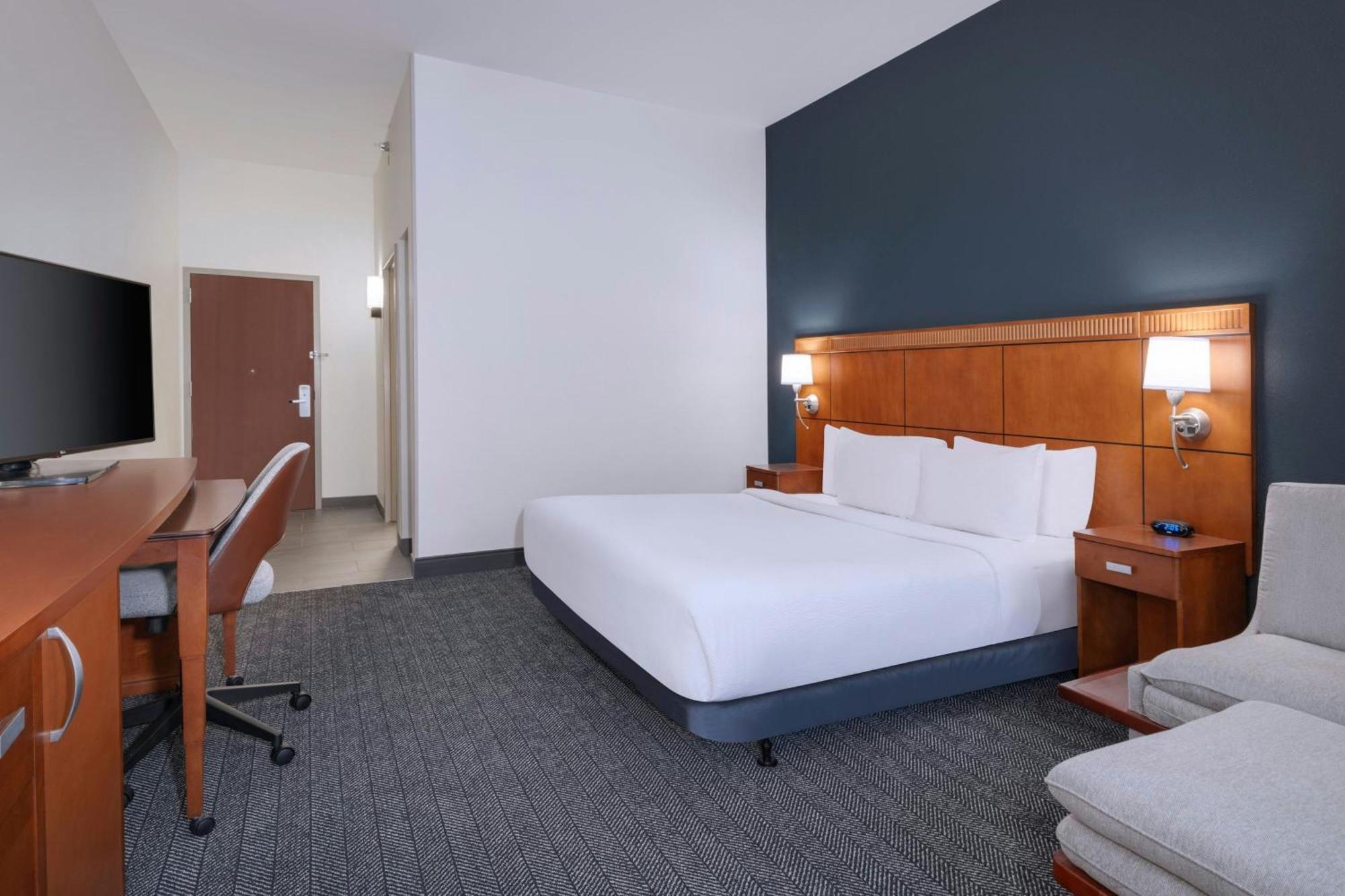 Courtyard Tampa North / I-75 Fletcher Екстериор снимка